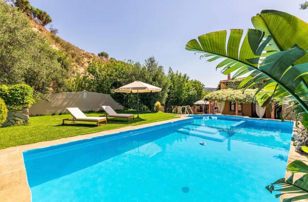 Dm Elegant And Charming Villa Foinikia  Phòng bức ảnh